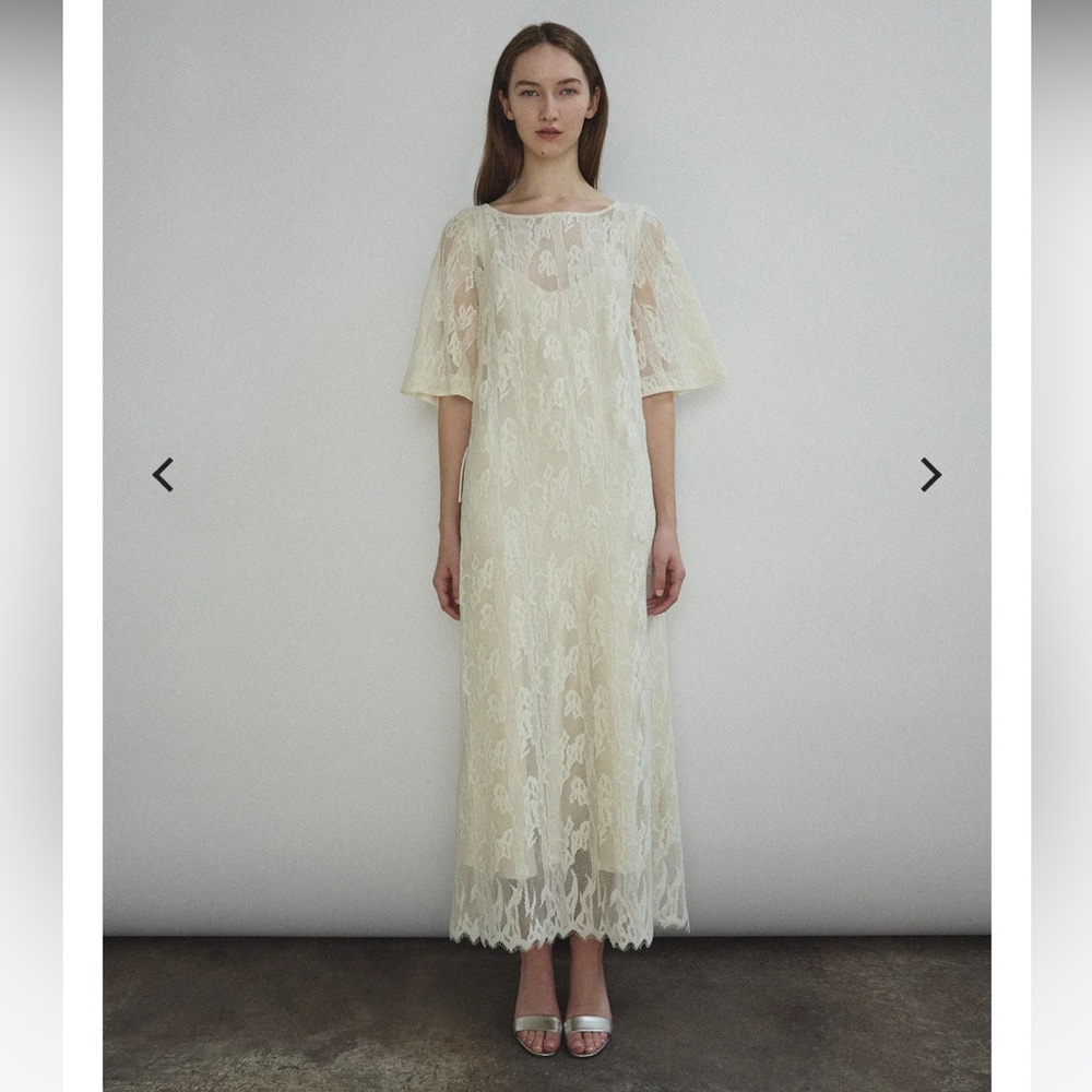 Kamperett / Thea Lace Sheath Dress